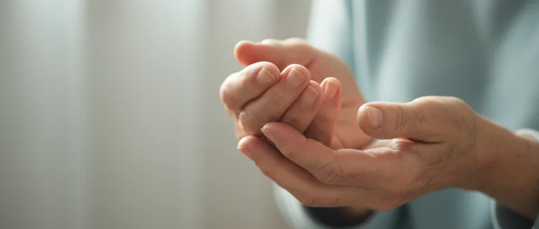 пациент с болью в пальцах руки