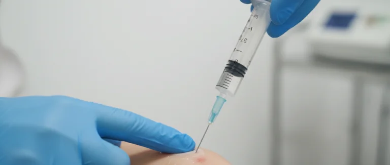 Инъекция гиалуроновой кислоты в коленный сустав