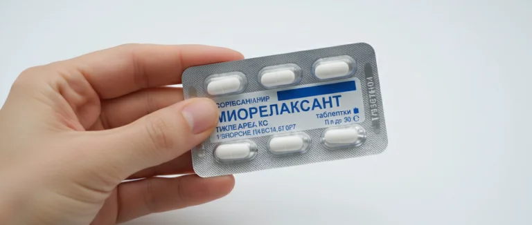 Таблетки миорелаксантов на фоне медицинского оборудования